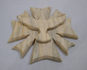 Espírito Santo em madeira de pinus